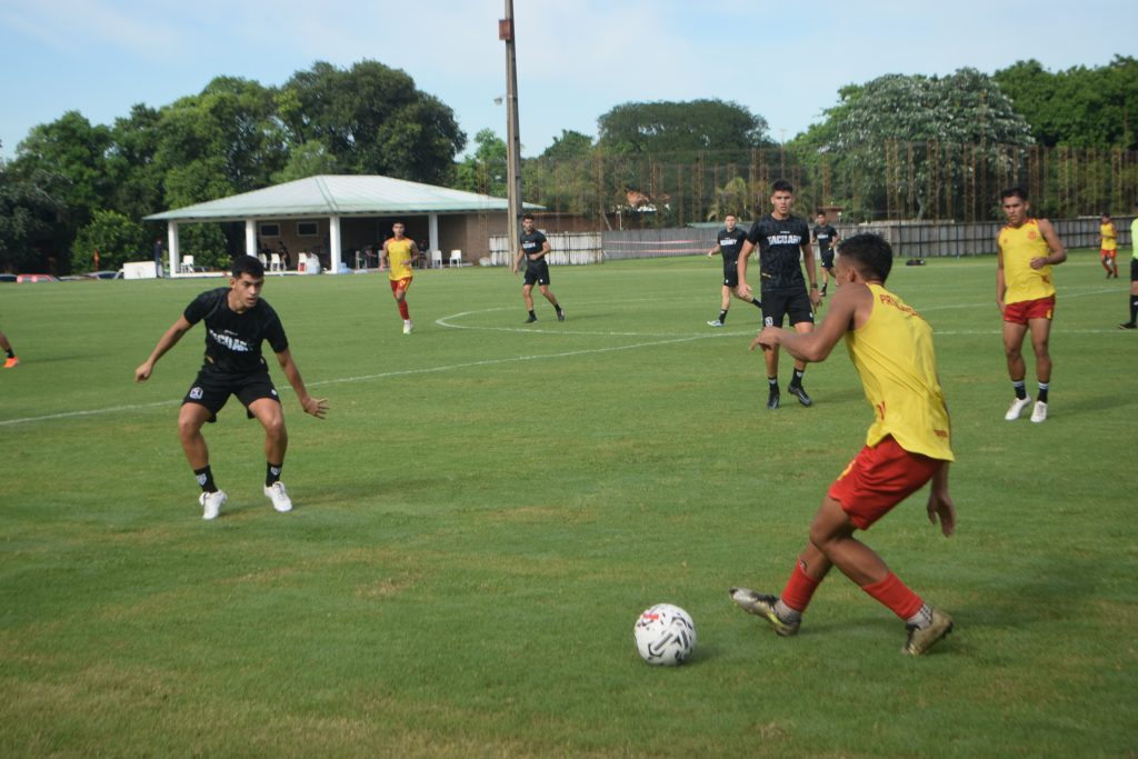 Amistoso con el plantel principal de Tacuary
